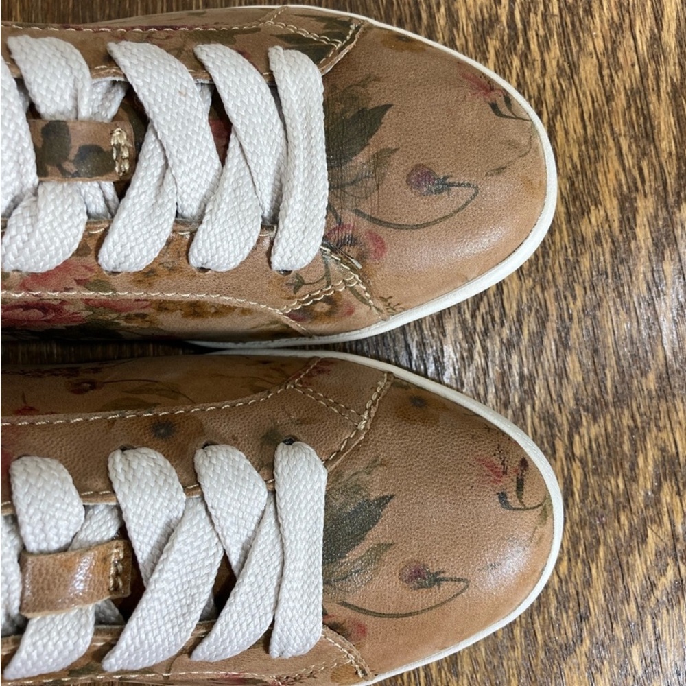 Dansko Orli Tan Floral Leather Sneaker Womens Size EU 36 fits US Size 5.5-6